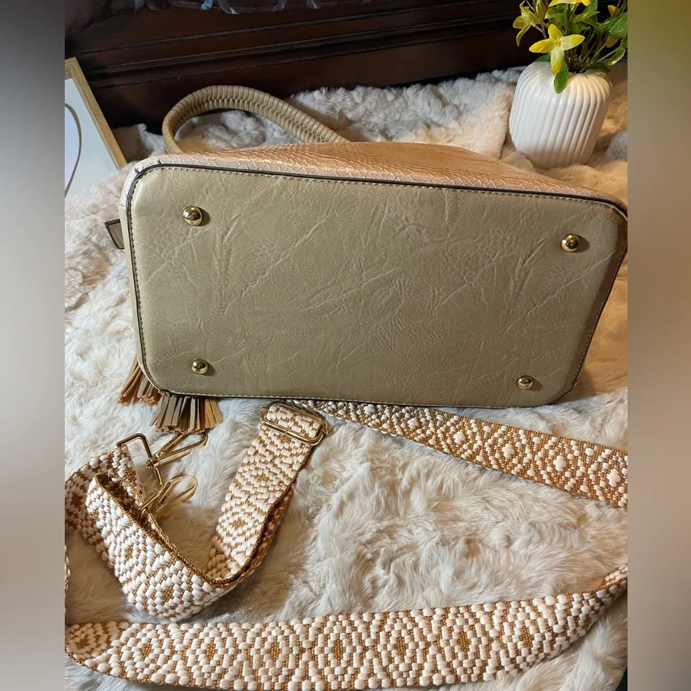 JEN & CO Olivia Hobo Bag 2 removable tassels vegan snakeskin w GUITAR STRAP EUC